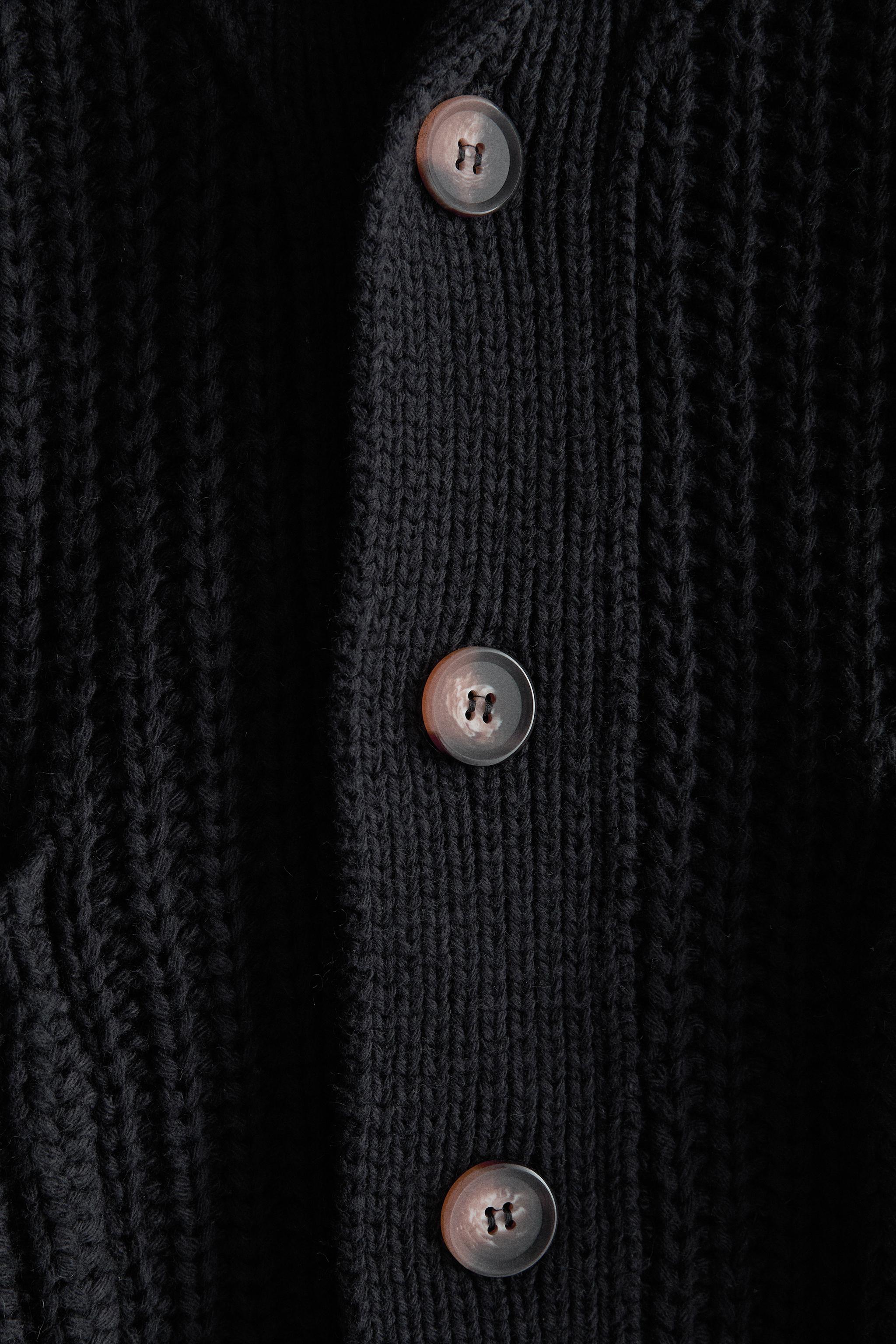 KNIT CARDIGAN